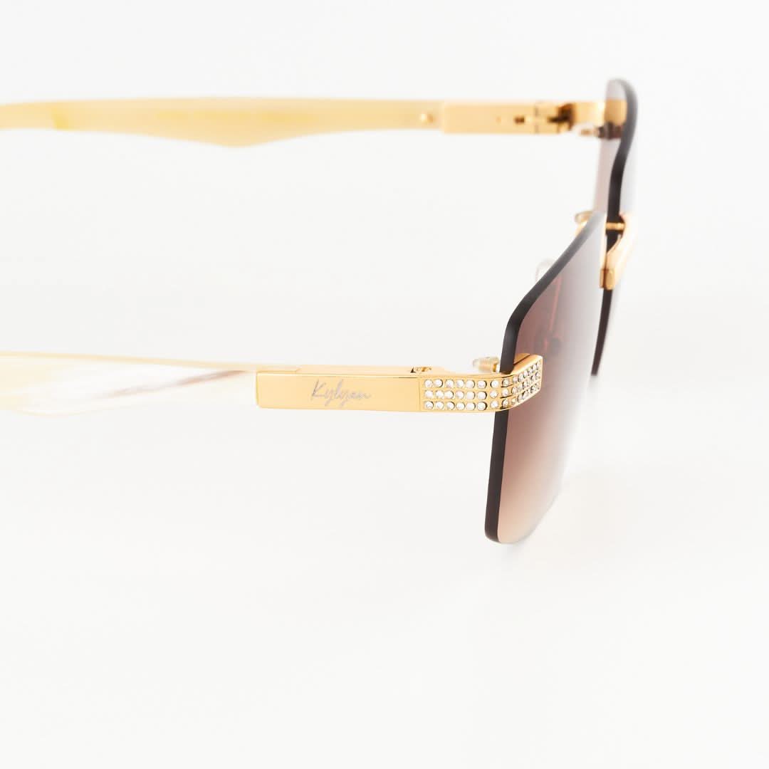 Caroline Brown от биволски рог