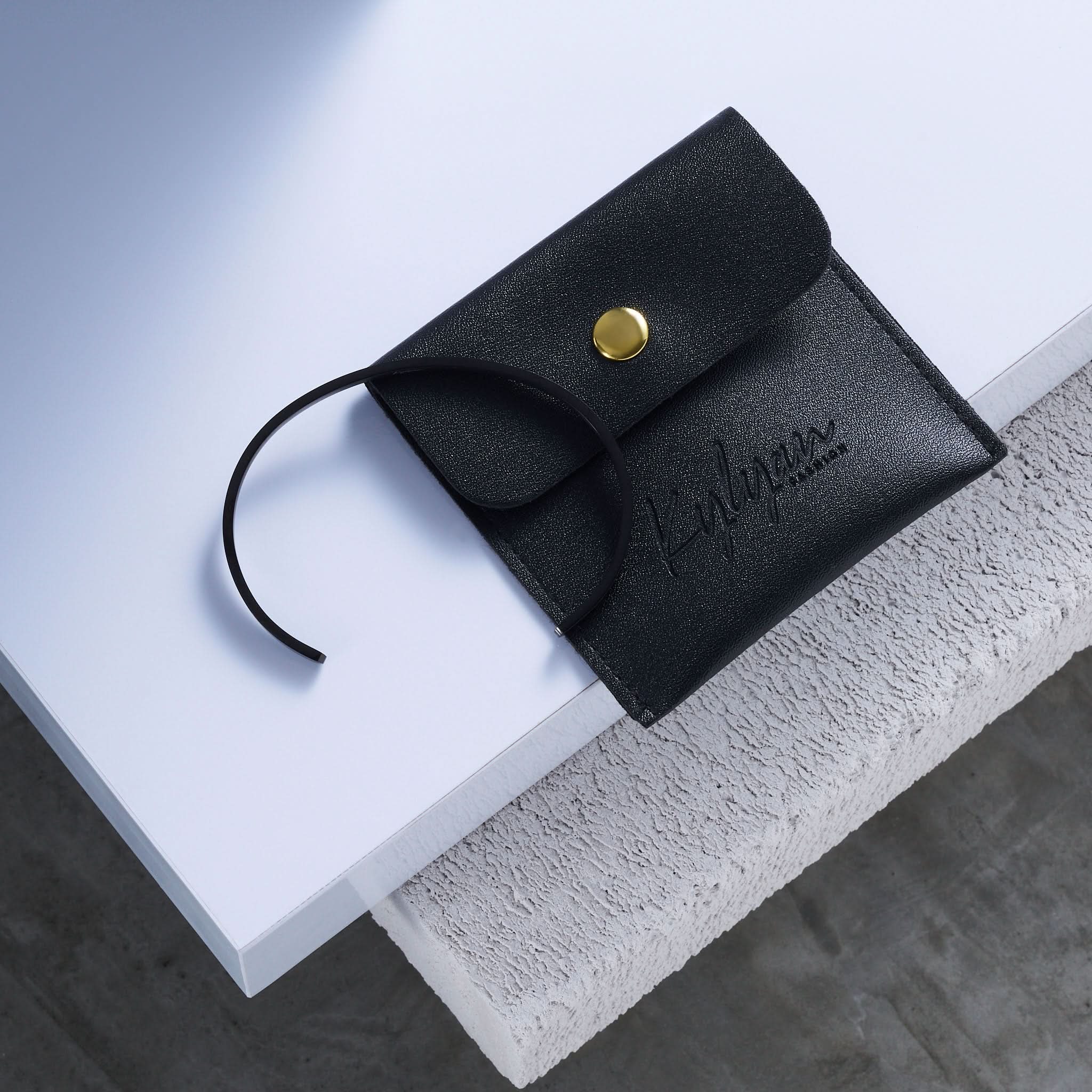 Kylyan Cuff черна гривна