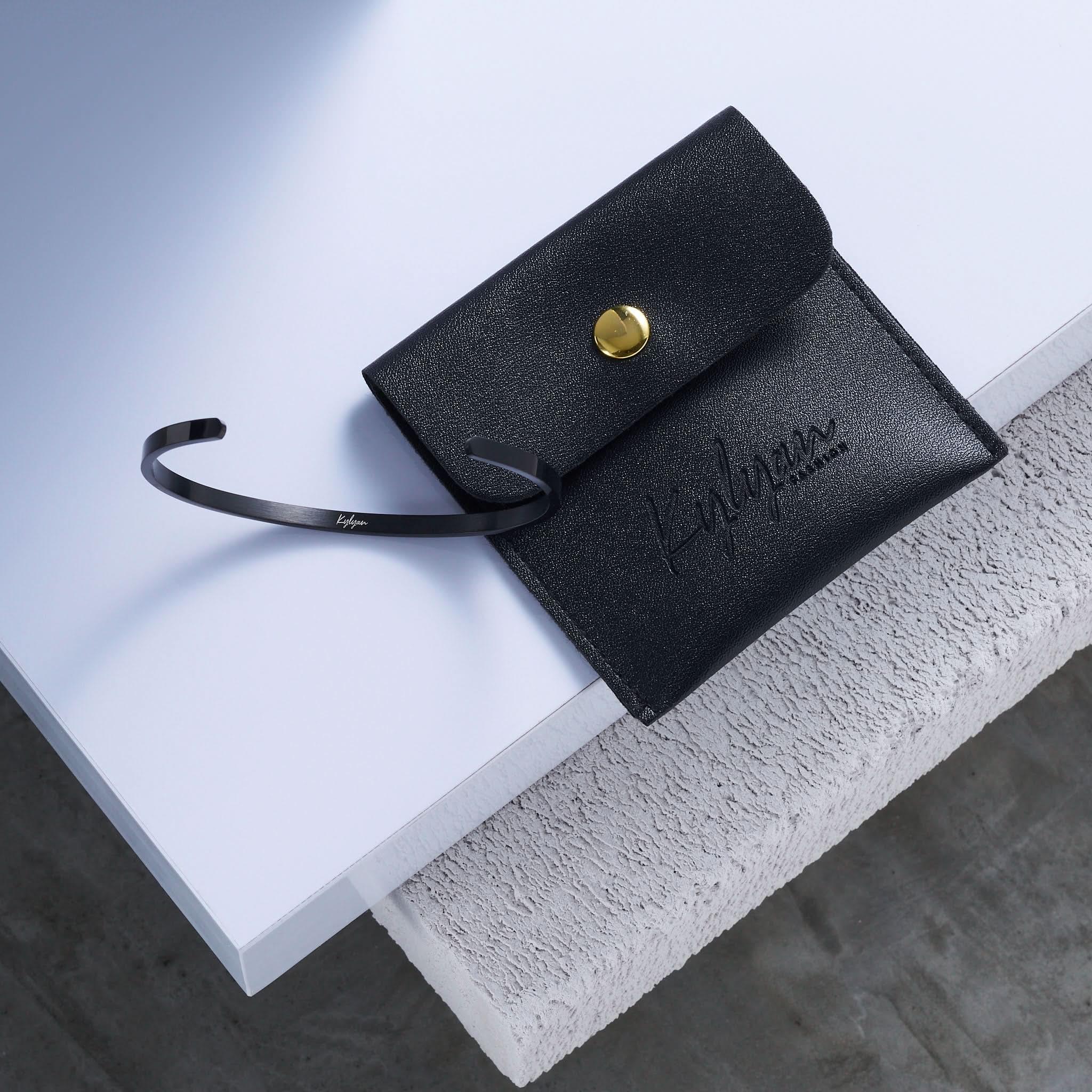 Kylyan Cuff черна гривна